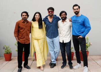 Gujarati movie Sasan's star cast met media for promotions in Ahmedabad