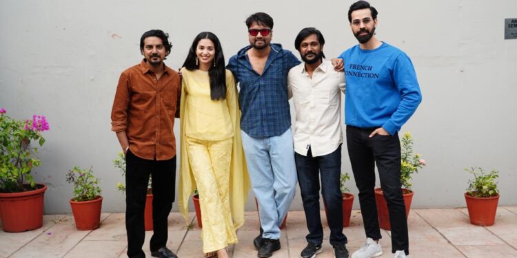 Gujarati movie Sasan's star cast met media for promotions in Ahmedabad