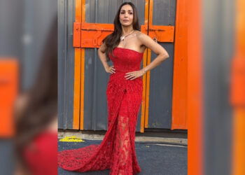 Malaika’s Christmas vibes: બલ્ગારીના સર્પેન્ટાઈન નેકલેસ સાથે મલાઈકાનું રેડ કોકટેલ ગાઉન ક્રિસમસ વાઈબ્ઝ આપે છે