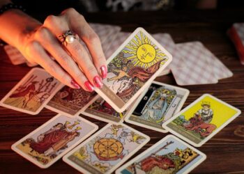 What does the tarot card say about this week?: મેષ રાશિના જાતકો માટે નાણાકીય રીતે આ વિક સારૂ રહેશે, બાકીની રાશિના લોકો માટે કેવું જશે આ વિક તે જાણીએ