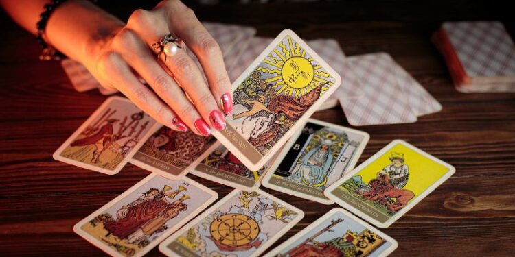 What does the tarot card say about this week?: મેષ રાશિના જાતકો માટે નાણાકીય રીતે આ વિક સારૂ રહેશે, બાકીની રાશિના લોકો માટે કેવું જશે આ વિક તે જાણીએ