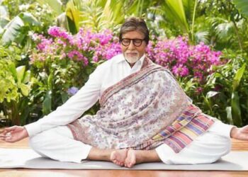 Amitabh Bachchan’s diet and workout routine for staying fit at 82: 82 વર્ષની ઉંમરે ફિટ રહેવા માટે અમિતાભ બચ્ચનનો આહાર અને વર્કઆઉટ રૂટિન: પ્રાણાયામ, યોગ સ્ટ્રેચ અને બીજુ ઘણું બધુ