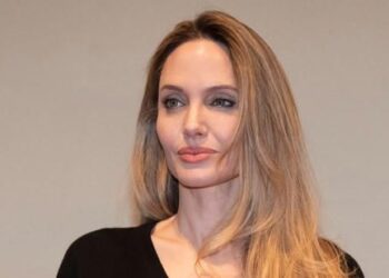 Angelina Jolie’s beauty secrets for age-defying looks at 49: 49 વર્ષની વયે એન્જેલીના જોલીના બ્યૂટિ સિક્રેટ, તે તેની સ્કિનને કેવી રીતે ચમકદાર રાખે છે તે જાણો