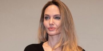 Angelina Jolie’s beauty secrets for age-defying looks at 49: 49 વર્ષની વયે એન્જેલીના જોલીના બ્યૂટિ સિક્રેટ, તે તેની સ્કિનને કેવી રીતે ચમકદાર રાખે છે તે જાણો