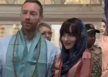 Chris Martin and Dakota Johnson’s elegant Anita Dongre ensembles steal the spotlight in Mumbai: ક્રિસ માર્ટિન અને ડાકોટા જ્હોન્સન અનિતા ડોંગરેના કોશ્યુમ સાથે ભારતીય રંગે રંગાયા