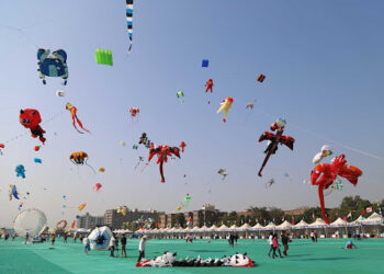 International kite Festival 2025@Ahmedabad: અમદાવાદમાં રિવરફ્રન્ટ પર આકાશમાં રંગબેરંગી પતંગોનો મેળો, વિદેશી પતંગબાજોનું અમદાવાદમાં આગમન