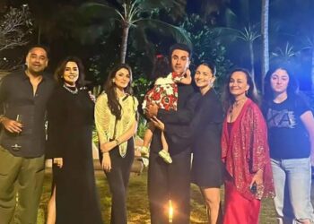 Kapoor family’s New Year celebration: કપૂર ફેમિલીના ન્યુયર સેલિબ્રેશનમાં રાહા આલિયા ભટ્ટ, નીતુ કપૂર, રિદ્ધિમા કપૂર અને સમારા સાહની સાથેના ફોટોની એક ઝલક
