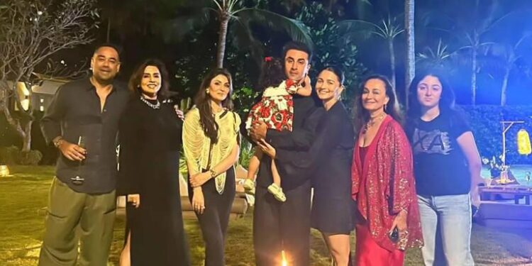 Kapoor family’s New Year celebration: કપૂર ફેમિલીના ન્યુયર સેલિબ્રેશનમાં રાહા આલિયા ભટ્ટ, નીતુ કપૂર, રિદ્ધિમા કપૂર અને સમારા સાહની સાથેના ફોટોની એક ઝલક