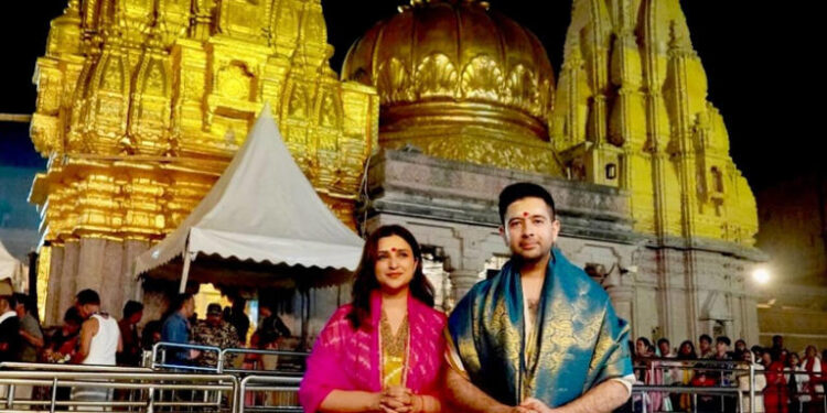 Parineeti Chopra and Raghav Chadha seek blessings at Kashi Vishwanath Temple on Mahashivratri: પરિણીતી ચોપરા અને રાઘવ ચઢ્ઢાએ મહાશિવરાત્રી પર કાશી વિશ્વનાથ મંદિરમાં આશીર્વાદ લીધા