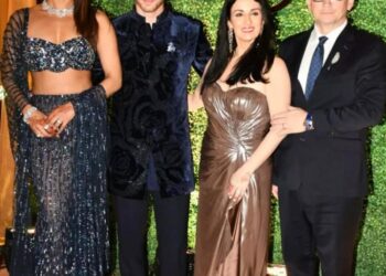 Priyanka Chopra dazzles with Nick Jonas and her in-laws at brother Siddharth  and Neelam’s sangeet night: ભાઈ સિદ્ધાર્થ ચોપરા અને નીલમ ઉપાધ્યાયની સંગીત રાત્રિમાં પ્રિયંકા ચોપરા નિક જોનાસ અને તેના સાસરિયાઓ સાથે ચમકી રહી છે