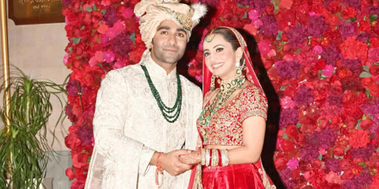 Aadar Jain & Aalekha Advani: આદર જૈન અને અલેખા અડવાણીની લગ્ન પછીની પહેલી સ્ટાઇલિશ તસવીર બહાર આવી..