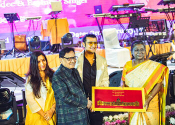 Sonu Nigam: સોનુ નિગમે કહ્યું કે, રાષ્ટ્રપતિ મુર્મૂની સામે રાષ્ટ્રપતિ ભવનમાં પ્રદર્શન કરવું અને ત્યાં એક રાત રોકાવું એ સન્માનની વાત હતી.