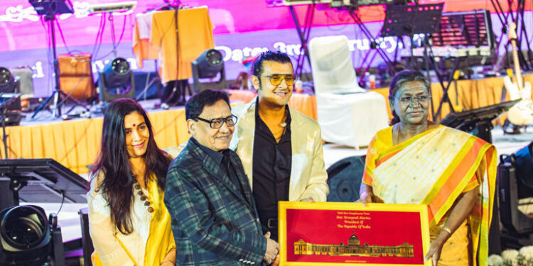 Sonu Nigam: સોનુ નિગમે કહ્યું કે, રાષ્ટ્રપતિ મુર્મૂની સામે રાષ્ટ્રપતિ ભવનમાં પ્રદર્શન કરવું અને ત્યાં એક રાત રોકાવું એ સન્માનની વાત હતી.