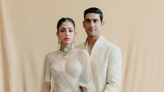 Prateik Babbar is now Prateik Smita Patil: પારિવારિક અણબનાવ વચ્ચે પ્રતીક બબ્બરે પોતાની અટક બદલીને ‘પ્રતીક સ્મિતા પાટિલ’ કરવા પર આર્ય બબ્બરે આપી પ્રતિક્રિયાઃ ‘આપ અપના નેમ ચેન્જ કર સકતે હો, વજૂદ નહીં’