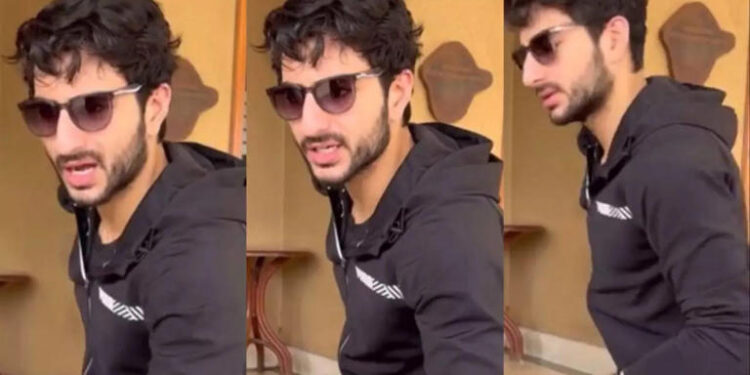 Netizens call Ibrahim Ali Khan arrogant after he asks a fan ‘aapko photo chahiye ya nahi?’: ઇબ્રાહિમ અલી ખાનને એક ચાહક ‘આપકો ફોટો ચાહિયે યા નહિ?’ પૂછતાં નેટીઝન્સ તેને ઘમંડી કહે છે