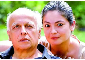 When Pooja Bhatt talked about her infamous kiss with dad Mahesh Bhatt for a magazine: જ્યારે પૂજા ભટ્ટે એક મેગેઝિન માટે પિતા મહેશ ભટ્ટ સાથેની કિસ અંગે વાત કરી
