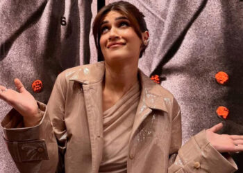 Kriti Sanon shares behind-the-scenes photos from Tere Ishk Mein set: કૃતિ સેનને તેરે ઇશ્ક મેંના સેટ પરથી પડદા પાછળના ફોટા શેર કર્યા, જુઓ તસવીરો