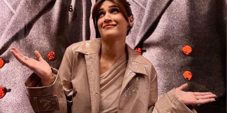 Kriti Sanon shares behind-the-scenes photos from Tere Ishk Mein set: કૃતિ સેનને તેરે ઇશ્ક મેંના સેટ પરથી પડદા પાછળના ફોટા શેર કર્યા, જુઓ તસવીરો