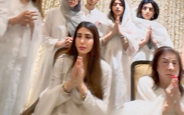 Karisma Kapoor joins Sunjay Kapur’s wife Priya Sachdev in prayer meet; Kareena Kapoor Khan: સંજય કપૂરની પ્રાર્થના સભામાં પત્ની પ્રિયા સાથે કરિશ્મા કપૂર જોડાઈ; કરીના કપૂર ખાન, સૈફ અલી ખાન અને નેહા ધૂપિયા પણ હાજર