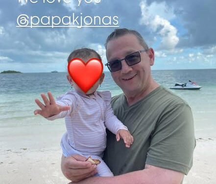 Nick Jonas Wishes His Dad With A Touching Photo, Baby Malti Makes A Cameo: નિક જોનાસે તેના પિતાને એક હૃદયસ્પર્શી ફોટો સાથે શુભેચ્છા પાઠવી, બેબી માલતીએ કેમિયો કર્યો