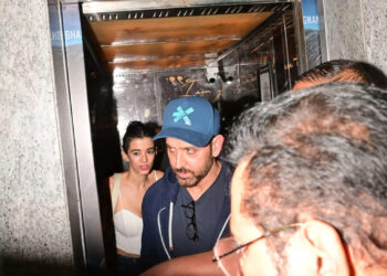 Hrithik Roshan attends screening of Maalik with Saba Azad and son Hridhaan; Sussanne Khan steps out with Arslan Goni and friends: ઋતિક સબા અને પુત્ર હૃધાન સાથે ‘માલિક’ના સ્ક્રીનિંગમાં પહોચ્યો તો સુઝાન ખાન અર્સલાન ગોની અને મિત્રો સાથે બહાર નીકળે છે
