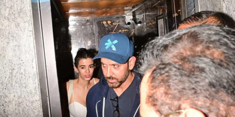 Hrithik Roshan attends screening of Maalik with Saba Azad and son Hridhaan; Sussanne Khan steps out with Arslan Goni and friends: ઋતિક સબા અને પુત્ર હૃધાન સાથે ‘માલિક’ના સ્ક્રીનિંગમાં પહોચ્યો તો સુઝાન ખાન અર્સલાન ગોની અને મિત્રો સાથે બહાર નીકળે છે