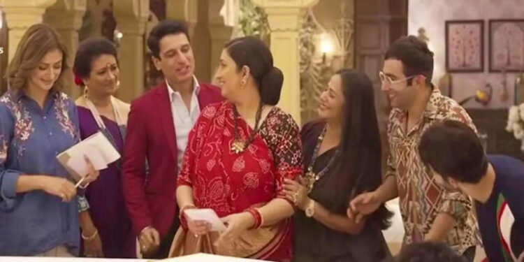 Kyunki Saas Bhi Kabhi Bahu Thi: OG Cast Of Smriti Irani Show Reunite On Set: ક્યૂંકી સાસ ભી કભી બહુ થી: સ્મૃતિ ઈરાની શોની OG કાસ્ટ સેટ પર ફરીથી જોડાઈ