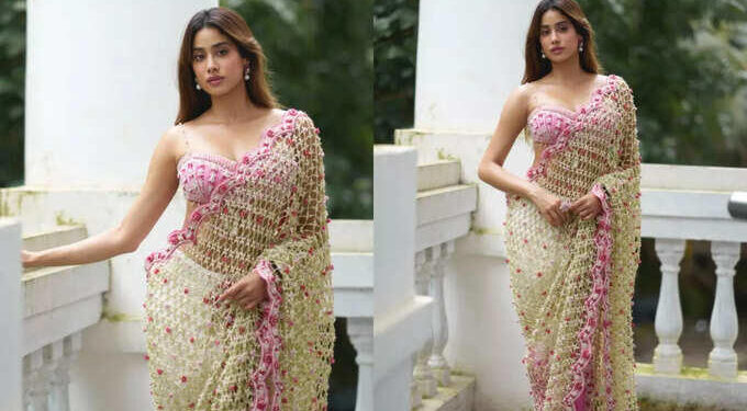 Janhvi Kapoor Turns Heads in Pink Jasmine Saree for ‘Param Sundari’ Promotions: પરમ સુંદરી’ના પ્રમોશન માટે જાહ્નવી કપૂર પિંક જાસ્મીન સાડીમાં નજરે પડી રહી છે