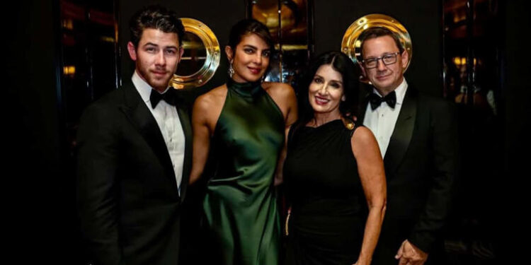 Priyanka Chopra joins Jonas family festivities, showers love on in-laws’ 40th anniversary: પ્રિયંકા ચોપરા જોનાસ પરિવારના ઉજવણીમાં જોડાઈ, સાસુ સસરાની 40મી એનિવર્સરીએ પ્રેમ વરસાવ્યો
