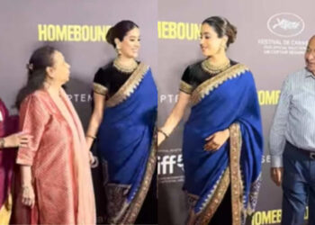 Janhvi Kapoor poses with boyfriend Shikhar Pahariya’s family at Homebound Premiere: હોમબાઉન્ડ પ્રીમિયરમાં જાહ્નવી કપૂર બોયફ્રેન્ડ શિખર પહારિયાના પરિવાર સાથે પોઝ આપે છે