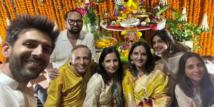Did Kartik Aaryan Celebrate Ganeshotsav With Rumoured GF, Co-Star Sreeleela? Here’s What We Know: શું કાર્તિક આર્યને રૂમર્ડ ગર્લફ્રેન્ડ, કો-સ્ટાર શ્રીલીલા સાથે ગણેશોત્સવ ઉજવ્યો? અહીં આપણે શું જાણીએ છીએ