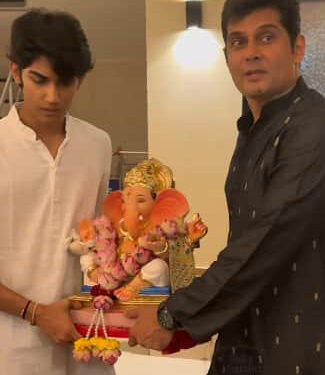 Kyunki Saas Bhi Kabhi actor Amar Upadhyay and son Aryaman’s striking resemblance steals spotlight during Ganesh Visarjan: ક્યૂંકી સાસ ભીનો અમર ઉપાધ્યાય અને પુત્ર આર્યમનની આકર્ષક સામ્યતા ગણેશ વિસર્જન દરમિયાન ધ્યાન ખેંચે છે