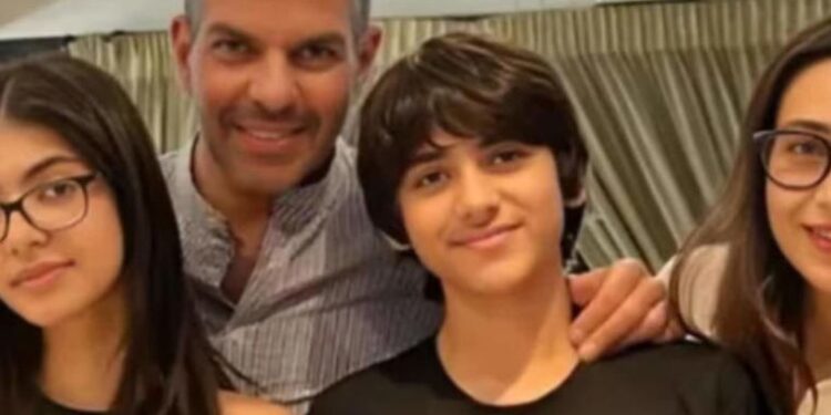 Karisma Kapoor’s Daughter Says Fees Unpaid For 2 Months, Delhi HC Says ‘Don’t Want Melodrama’: કરિશ્મા કપૂરની પુત્રીએ કહ્યું કે 2 મહિનાથી ફી ચૂકવવામાં આવી નથી, દિલ્હી હાઇકોર્ટે કહ્યું ‘મેલોડ્રામા’ નથી જોઈતી’