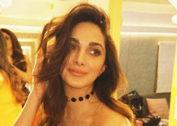 Kiara Advani shares glimpses of a relaxed mamas night out in new photos: કિયારા અડવાણીએ નવા ફોટામાં માતાની આરામદાયક રાત્રિની ઝલક શેર કરી