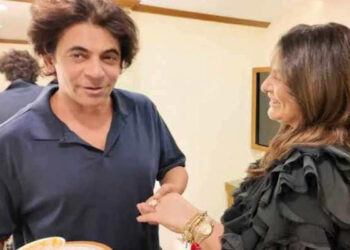 Sunil Grover roasts Archana Puran Singh over her gigantic diamond ring, says ‘costs as much as 7-bedroom flat in Mumbai’: સુનિલ ગ્રોવરે અર્ચના પૂરણ સિંહને તેની હીરાની વીંટી જોતાં કહ્યું, તે ‘મુંબઈમાં 7 બેડરૂમવાળા ફ્લેટ જેટલી કિંમત છે