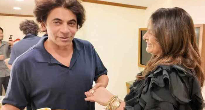 Sunil Grover roasts Archana Puran Singh over her gigantic diamond ring, says ‘costs as much as 7-bedroom flat in Mumbai’: સુનિલ ગ્રોવરે અર્ચના પૂરણ સિંહને તેની હીરાની વીંટી જોતાં કહ્યું, તે ‘મુંબઈમાં 7 બેડરૂમવાળા ફ્લેટ જેટલી કિંમત છે