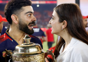 Times when Virat Kohli looked like Anushka Sharma’s biggest fan: એ સમય જ્યારે વિરાટ કોહલી અનુષ્કા શર્માના સૌથી મોટા ચાહક જેવો દેખાતો હતો