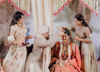 Janhvi Kapoor, Khushi Kapoor stand by Anshula Kapoor as she marries Rohan Thakkar: અંશુલા કપૂર રોહન ઠક્કર સાથે લગ્નગ્રંથિથી જોડાઈ, જ્હાન્વી કપૂર અને ખુશી કપૂર પડખે ઊભી રહી