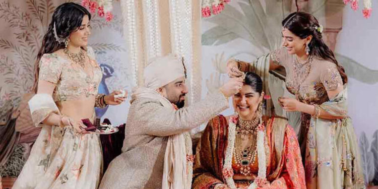 Janhvi Kapoor, Khushi Kapoor stand by Anshula Kapoor as she marries Rohan Thakkar: અંશુલા કપૂર રોહન ઠક્કર સાથે લગ્નગ્રંથિથી જોડાઈ, જ્હાન્વી કપૂર અને ખુશી કપૂર પડખે ઊભી રહી