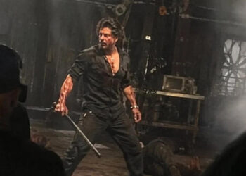 Shah Rukh Khan’s King set photo leaks online; SRK’s bloodied action look grabs attention: શાહરૂખ ખાનની ‘કિંગ’ના સેટ પરથી તસવીર ઓનલાઈન લીક; SRKના લોહીલુહાણ એક્શન લુકે ખેંચ્યું ધ્યાન