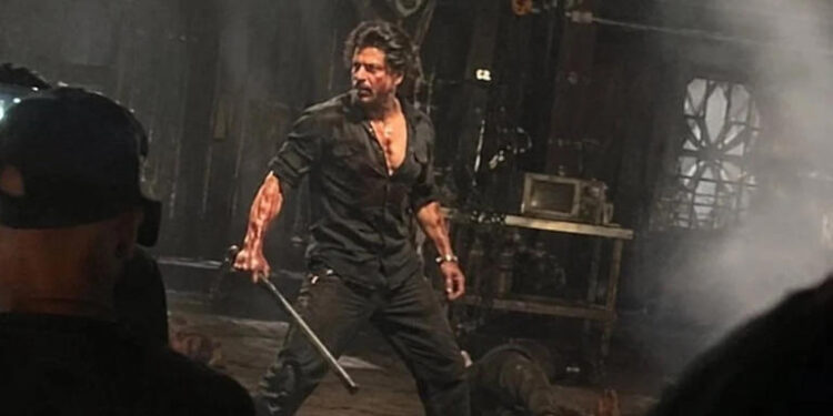 Shah Rukh Khan’s King set photo leaks online; SRK’s bloodied action look grabs attention: શાહરૂખ ખાનની ‘કિંગ’ના સેટ પરથી તસવીર ઓનલાઈન લીક; SRKના લોહીલુહાણ એક્શન લુકે ખેંચ્યું ધ્યાન