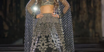 Kriti Sanon taps into her wild side in a black mirror-work lehenga at Abhinav Mishra’s couture show: અભિનવ મિશ્રાના કૌતુર શોમાં કાળા રંગના મિરર-વર્ક લહેંગામાં કૃતિ સેનનનો વાઇલ્ડ અંદાજ
