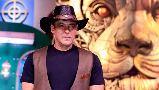 Salman Khan claims some actresses pay paparazzi to take photos of them from behind: ‘Do it if you want to’: કેટલીક એક્ટ્રેસ પાછળથી ફોટા પડાવવા માટે પેપરાઝીને પૈસા આપે છે, તમારી ઈચ્છા હોય તો કરોઃ સલમાન